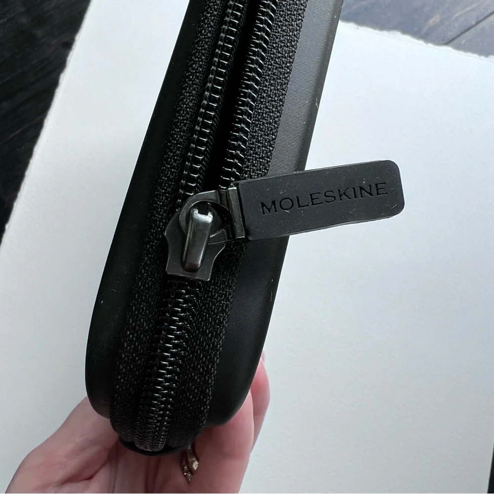 Moleskine Black Tablet Cover with Zip Closure // VINTAGE